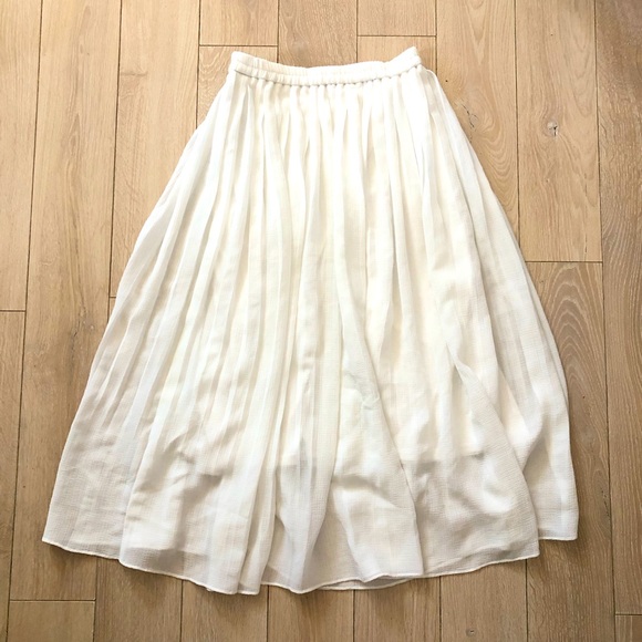 Uniqlo Dresses & Skirts - Uniqlo Waffle Chiffon Flare Shirt in White Size S